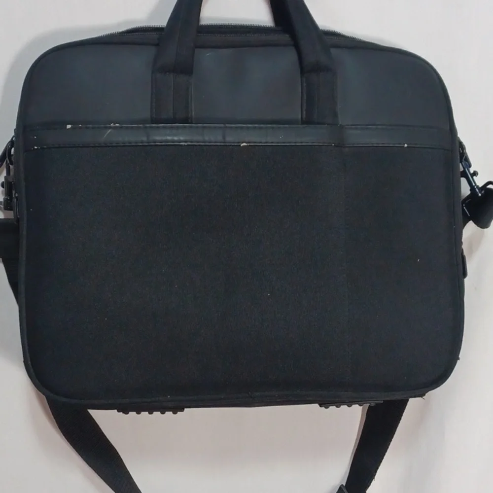 HP LAPTOP BAG LOTS OF COMPARTMENTS FITS UP TO 16.1